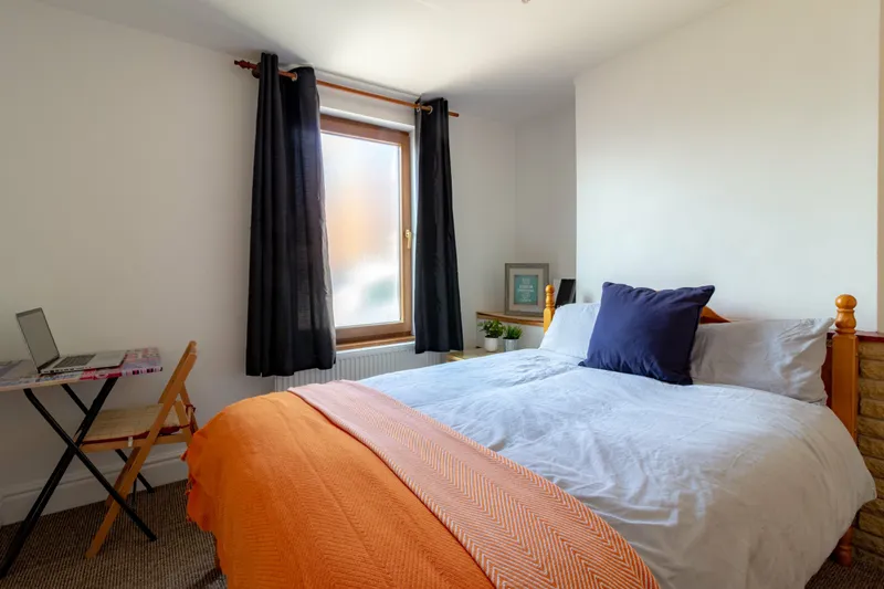 Charming 3 Bedroom 2 Bathroom House // 2026/7 - Image 2