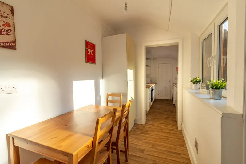 Charming 3 Bedroom 2 Bathroom House // 2026/7 - Image 7