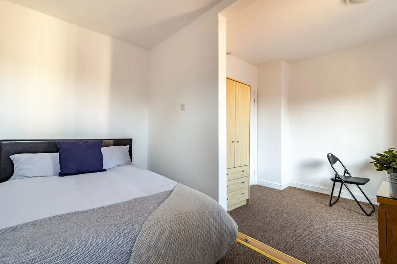 Charming 3 Bedroom 2 Bathroom House // 2026/7 - Image 3