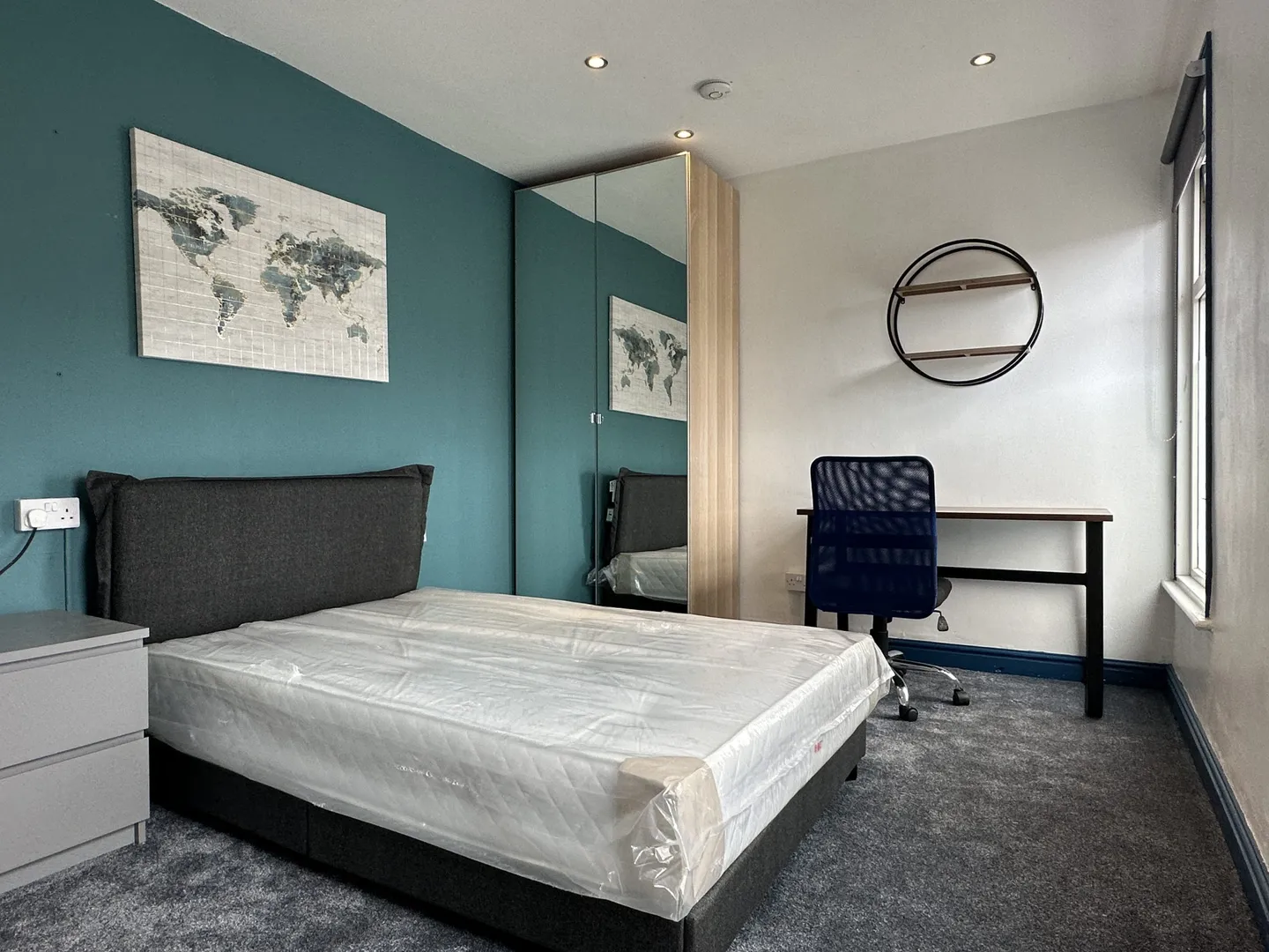 Modern 3 Bedroom 2 Bathroom House // 2026/7 - Image 1