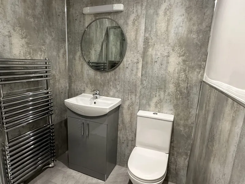 Modern 3 Bedroom 2 Bathroom House // 2026/7 - Image 8