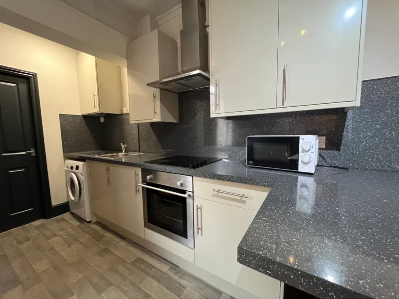 3 Bedroom Student House // 2026/7 - Image 6