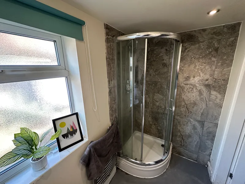 Modern 4 Bedroom 2 Bathroom House // 2026/7 - Image 10