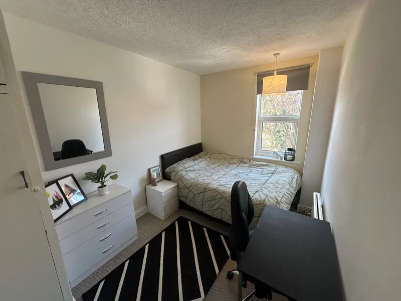 Modern 4 Bedroom 2 Bathroom House // 2026/7 - Image 16