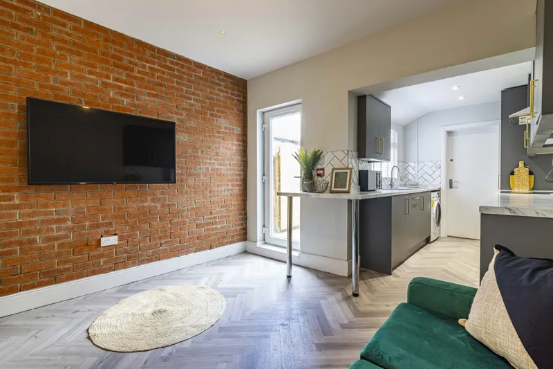 Ripon St // 5 Bed + 5 Bath // All En-suite // Aug 2026 - Image 2