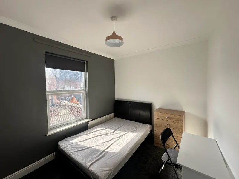 Stylish 4 Bedroom House // 2026/7 - Image 11