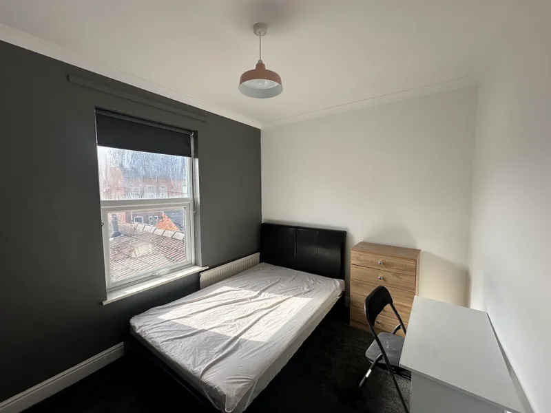 Stylish 4 Bedroom House // 2026/7 - Image 7