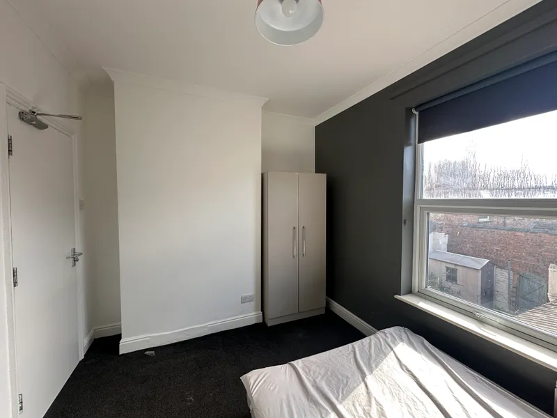 Stylish 4 Bedroom House // 2026/7 - Image 8