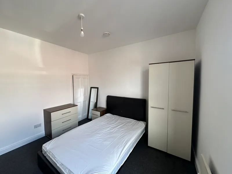 Stylish 4 Bedroom House // 2026/7 - Image 12