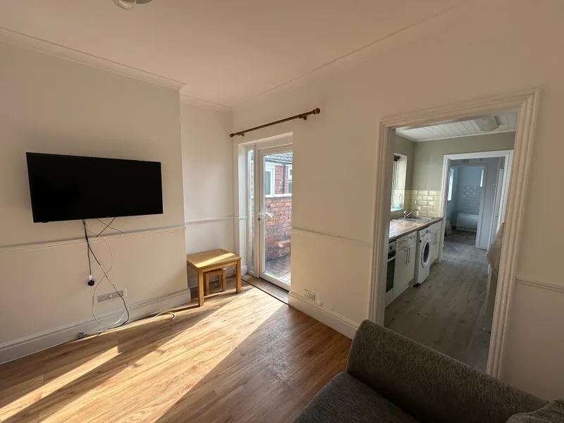 Stylish 4 Bedroom House // 2026/7 - Image 4