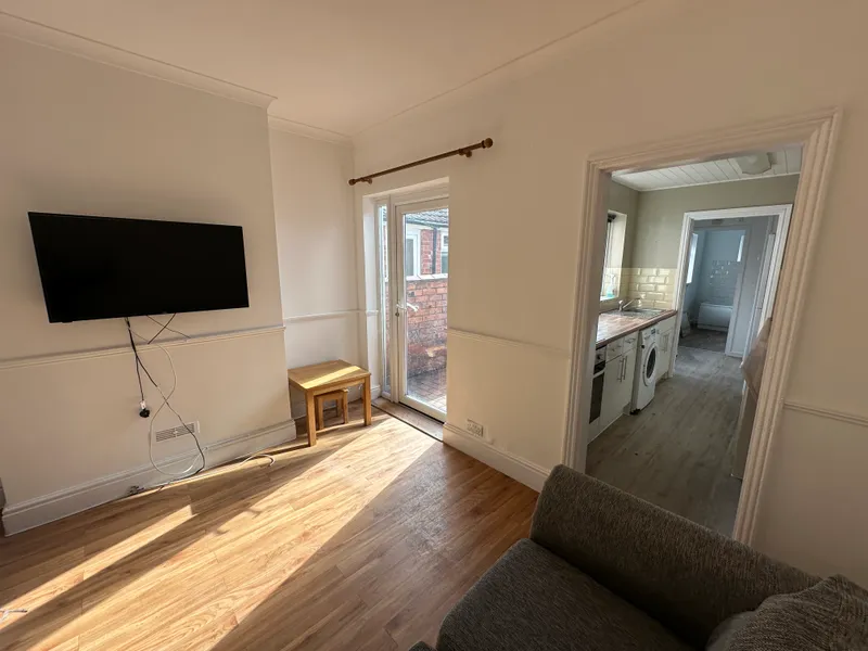 Stylish 4 Bedroom House // 2026/7 - Image 5