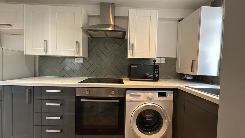 Stylish 4 Bedroom House // 2026/7 - Image 18