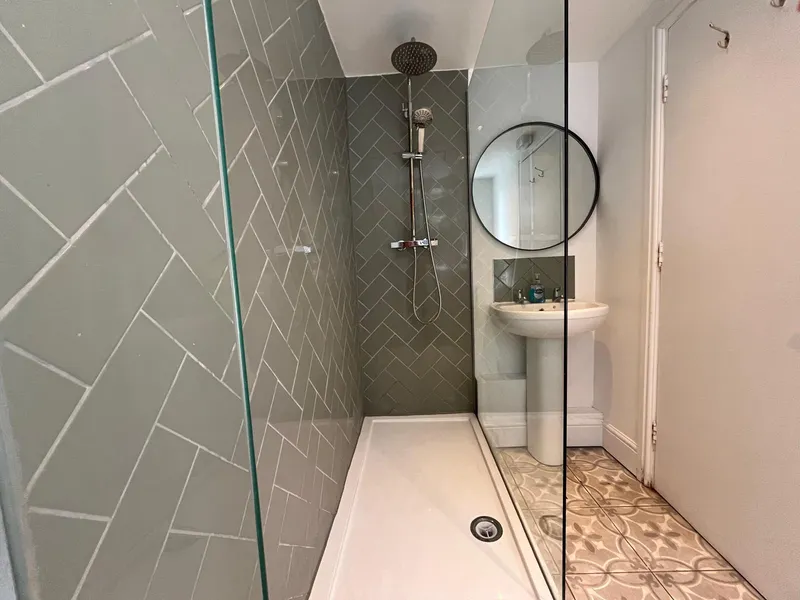 Stylish 4 Bedroom House // 2026/7 - Image 2