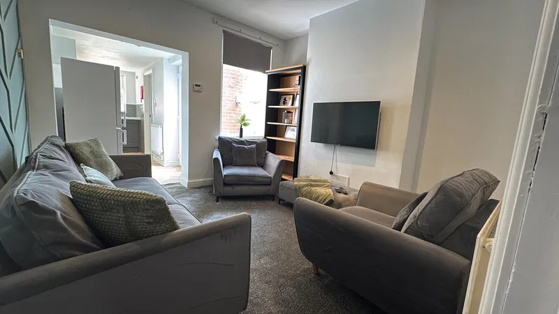 Stylish 4 Bedroom House // 2026/7 - Image 20