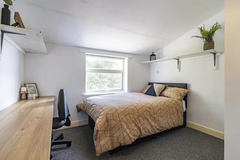 Stylish 4 Bedroom House // 2026/7 - Image 12