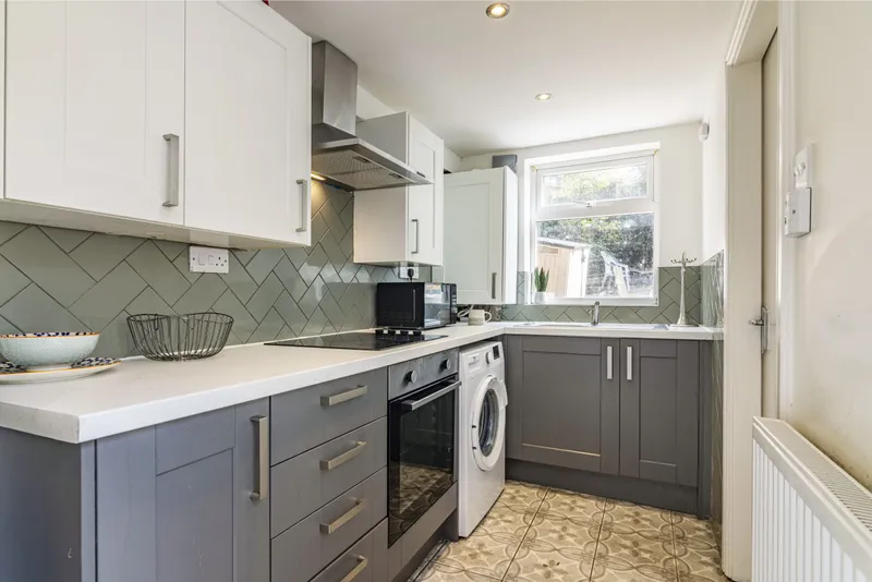 Stylish 4 Bedroom House // 2026/7 - Image 4