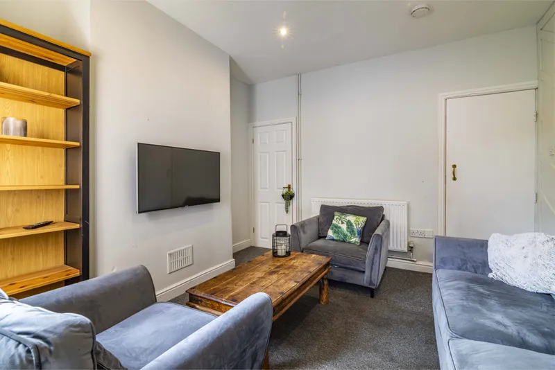 Stylish 4 Bedroom House // 2026/7 - Image 6