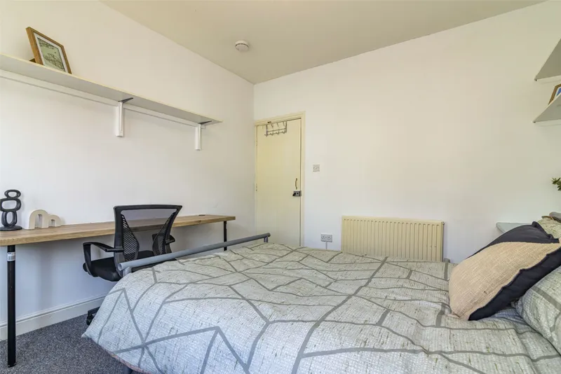 Stylish 4 Bedroom House // 2026/7 - Image 8