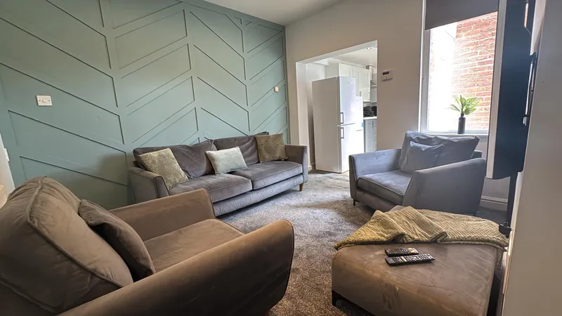 Stylish 4 Bedroom House // 2026/7 - Image 19