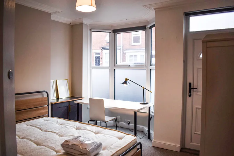 Beautiful 4 Bedroom House // 2026/7 - Thumbnail 1