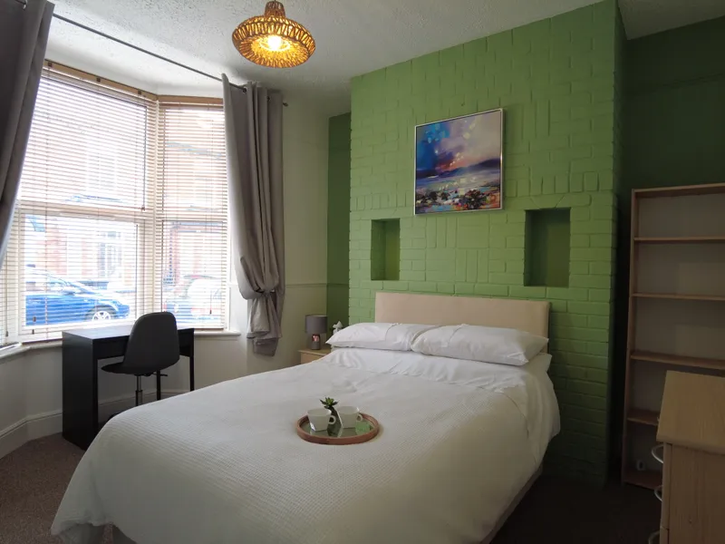 Cosy 4 Bedroom 2 Bathroom // House 2026/7 - Image 8