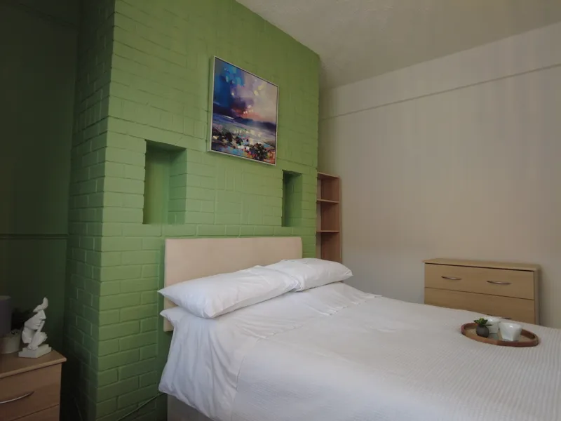 Cosy 4 Bedroom 2 Bathroom // House 2026/7 - Image 6