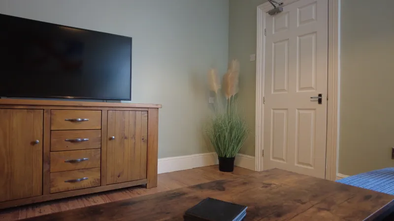 Cosy 4 Bedroom 2 Bathroom // House 2026/7 - Image 7