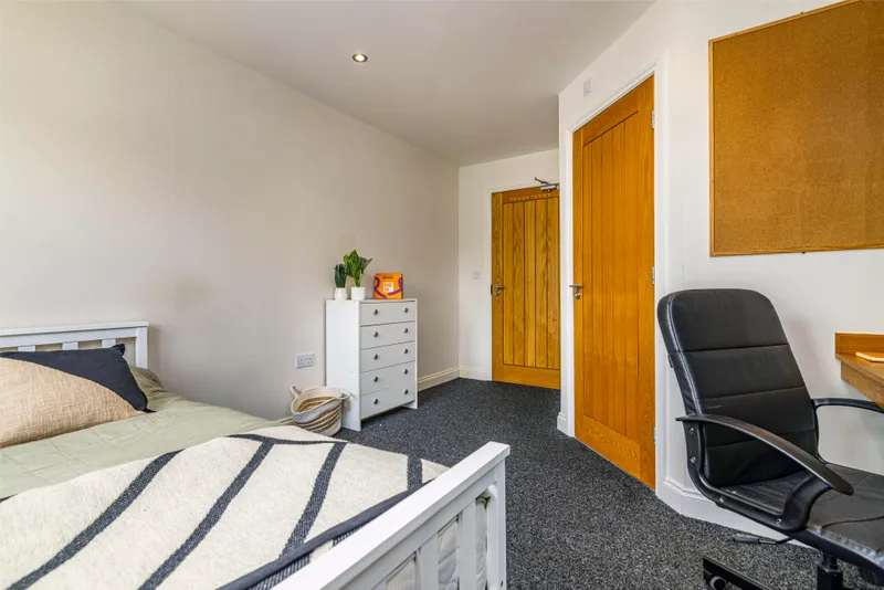 4 Bed Ensuite Flat // 2026/7 - Image 7