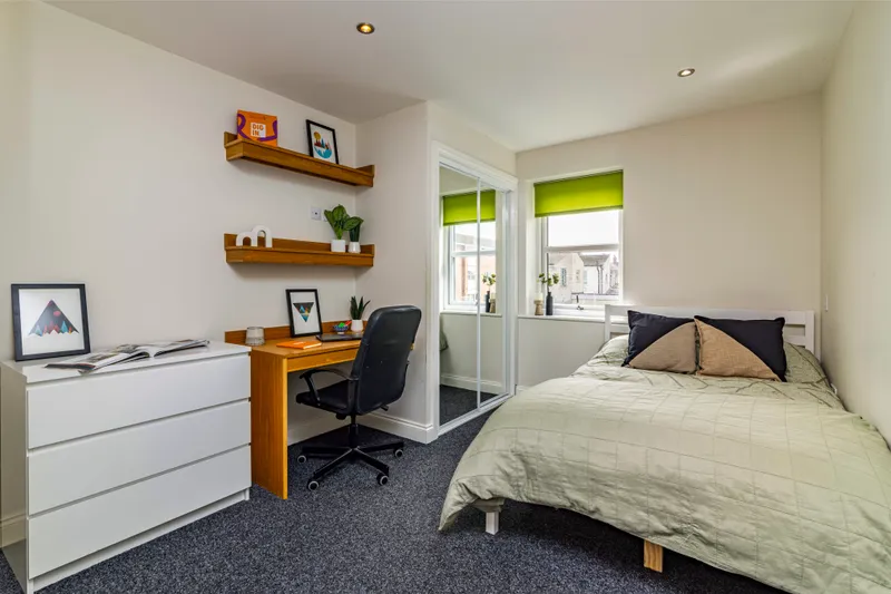 4 Bed Ensuite Flat // 2026/7 - Image 5