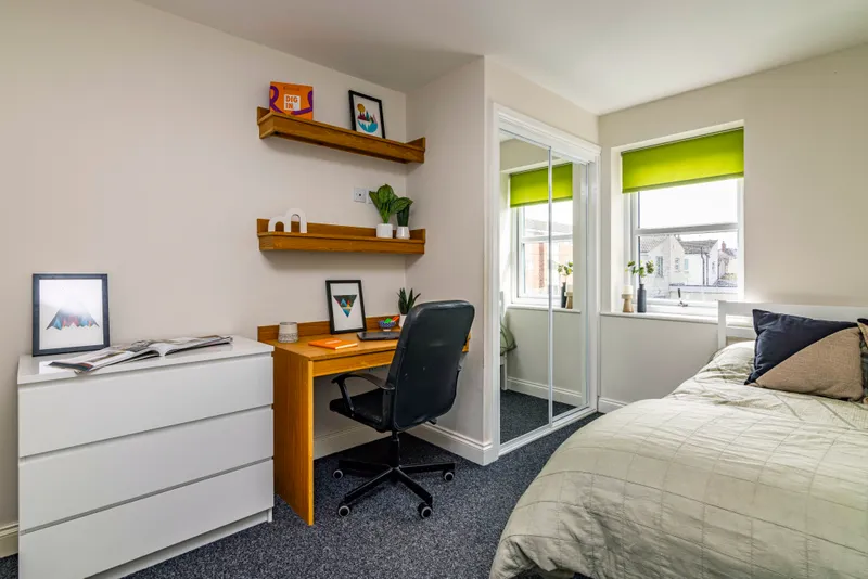 4 Bed Ensuite Flat // 2026/7 - Image 11