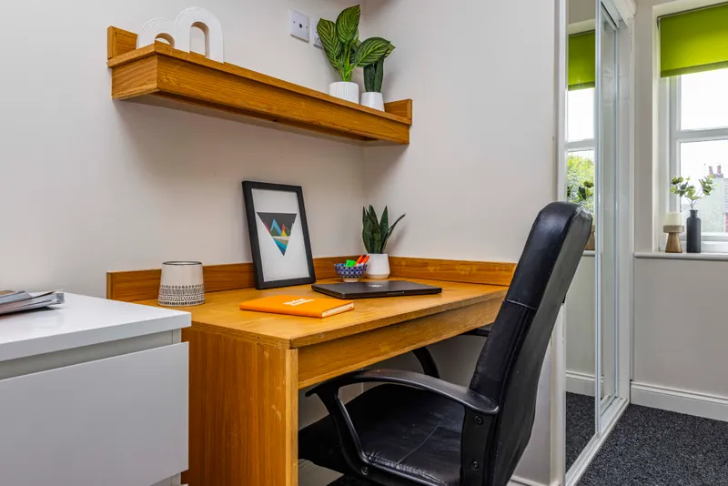 4 Bed Ensuite Flat // 2026/7 - Image 10