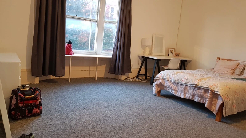Bills Inclusive - Monks Road - 5 Bed - Thumbnail 1