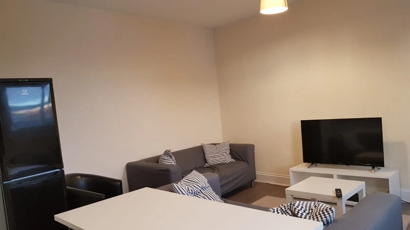 Bills Inclusive - Monks Road - 5 Bed - Thumbnail 3