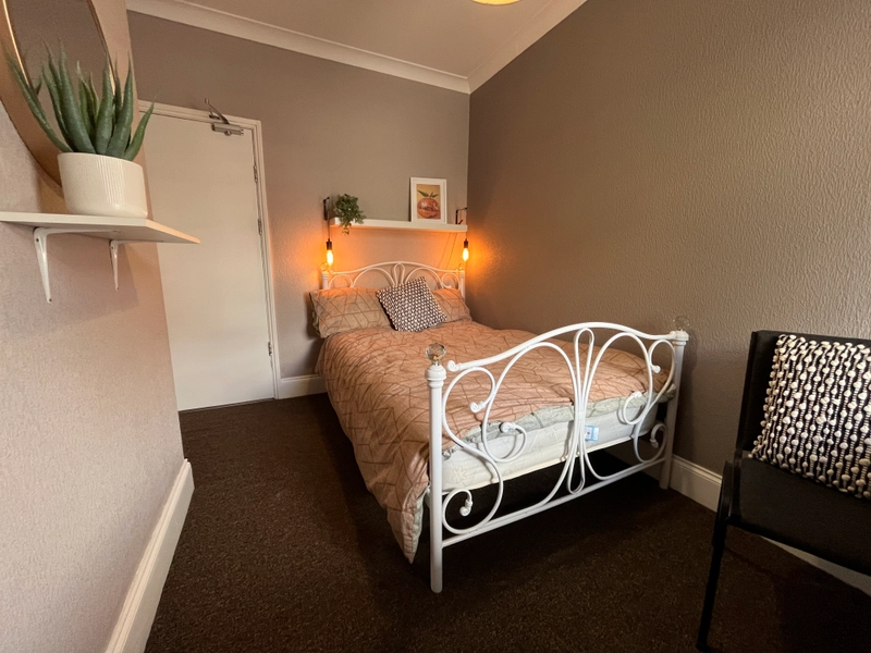 42 Kesteven Street - 2 bed *Exclusive Deal* - Thumbnail 12