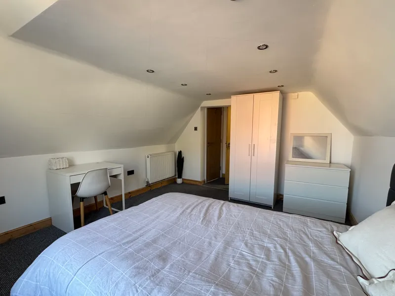 West Parade Rooms Available Immediately - Thumbnail 1