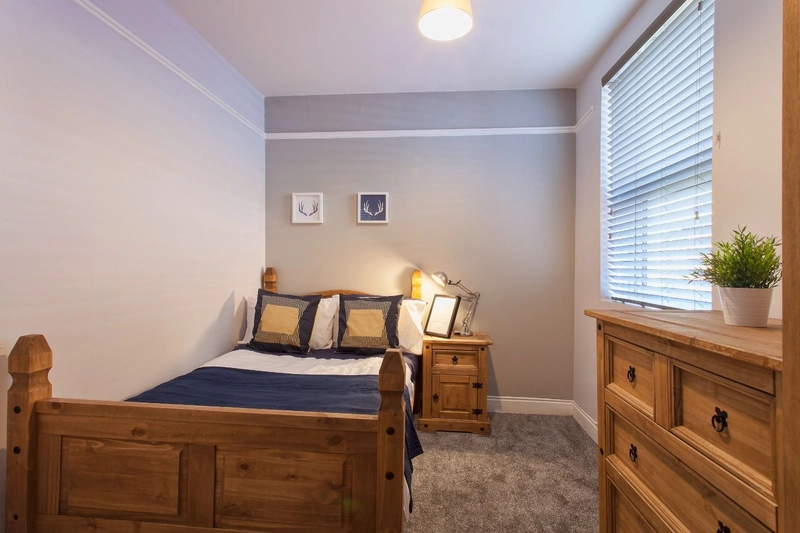 Wiverton Road NG7 6NP - 6 Bedrooms - Thumbnail 2