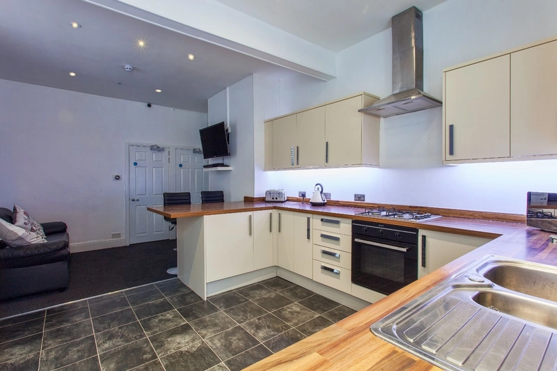 Wiverton Road NG7 6NP - 6 Bedrooms - Thumbnail 7