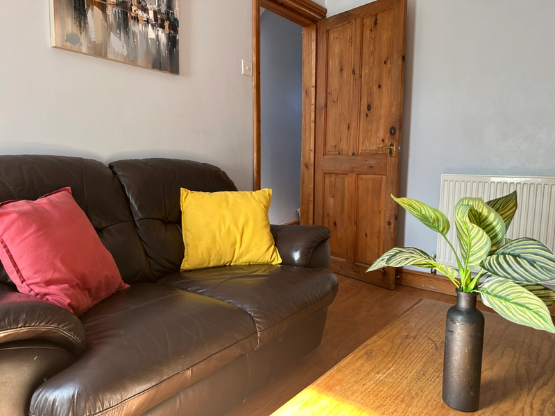 3-Bed House | Bills Inc | Private Study | Large Garden - Thumbnail 3