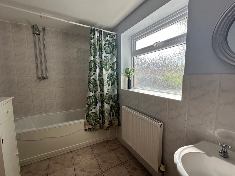 3-Bed House | Bills Inc | Private Study | Large Garden - Thumbnail 7