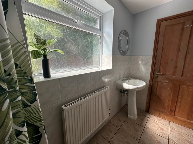 3-Bed House | Bills Inc | Private Study | Large Garden - Thumbnail 8