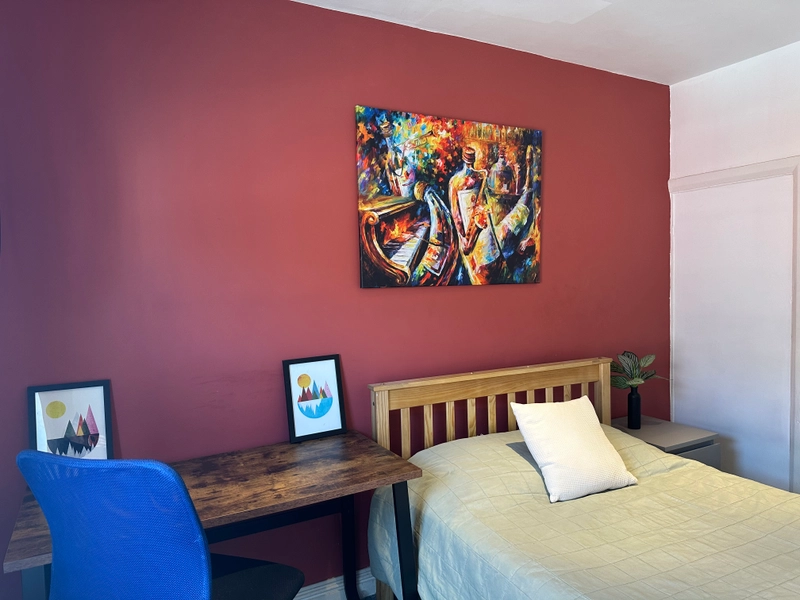Hood Street | 3 Bed & 2 Bath | Bills Included - Thumbnail 10