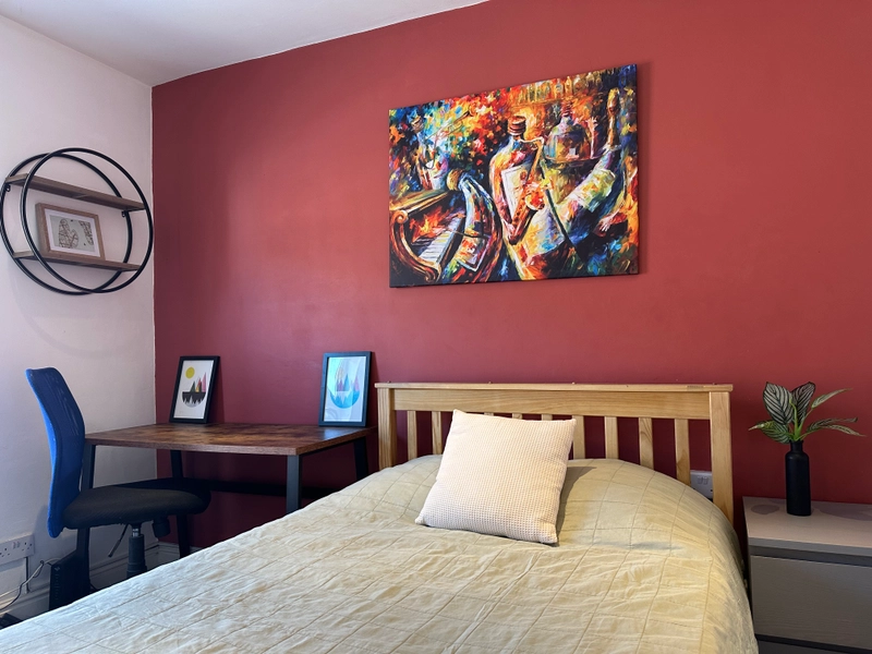 Hood Street | 3 Bed & 2 Bath | Bills Included - Thumbnail 8