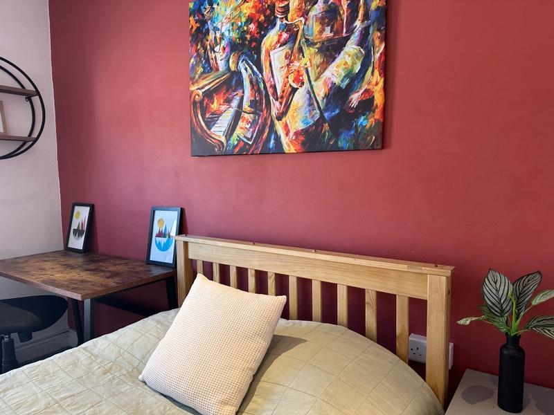 Hood Street | 3 Bed & 2 Bath | Bills Included - Thumbnail 9