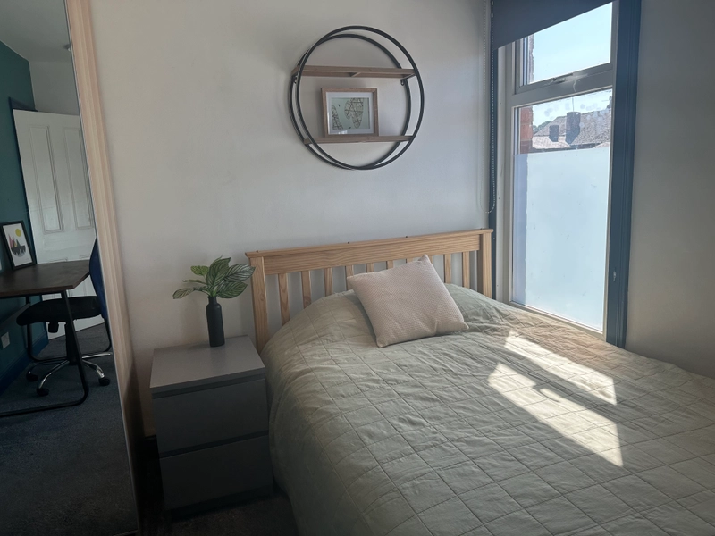 Hood Street | 3 Bed & 2 Bath | Bills Included - Thumbnail 14