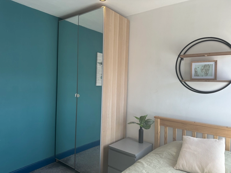 Hood Street | 3 Bed & 2 Bath | Bills Included - Thumbnail 12