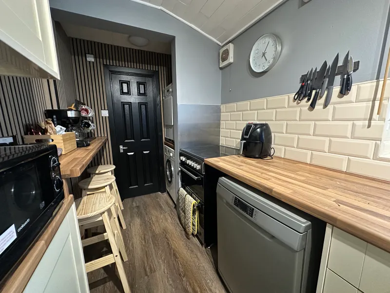 Newly Renovated // Kesteven St // 4 Bed // AUG 2026 - Image 4