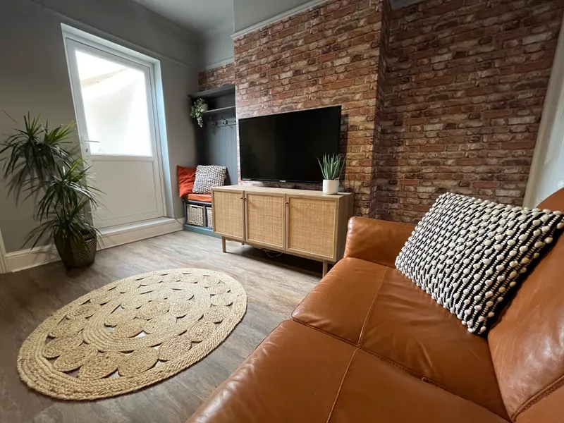 Newly Renovated // Kesteven St // 4 Bed // AUG 2026 - Image 2