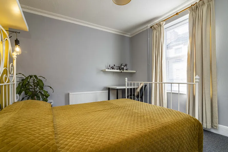 Thesiger St // 3 Bed // AUG 2026 - Image 15