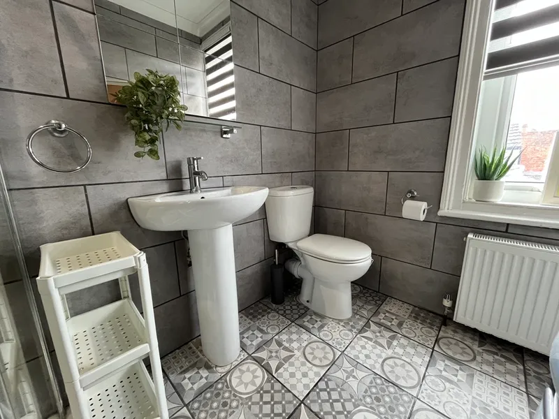 Kesteven St // 4 Bed // AUG 2026 - Image 2