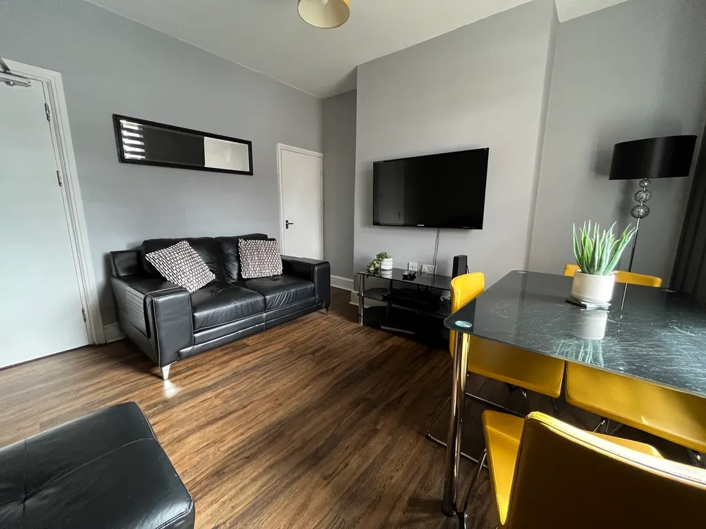 Kesteven St // 4 Bed // AUG 2026 - Image 1